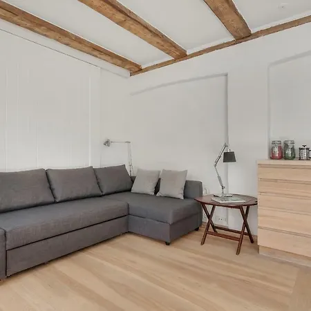 City With Cosy Backyard In Vibrant Area