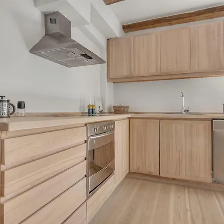 Apartamento City With Cosy Backyard In Vibrant Area *