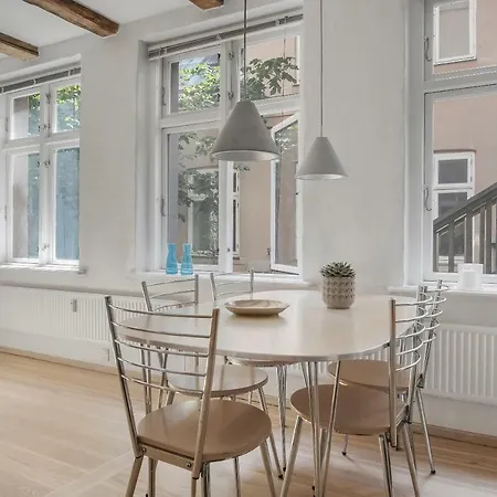Apartamento City With Cosy Backyard In Vibrant Area *