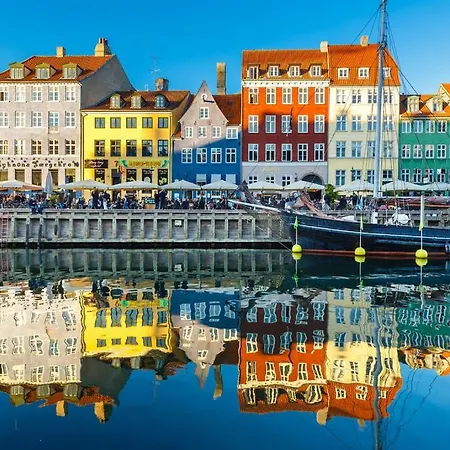 City With Cosy Backyard In Vibrant Area Copenhaga